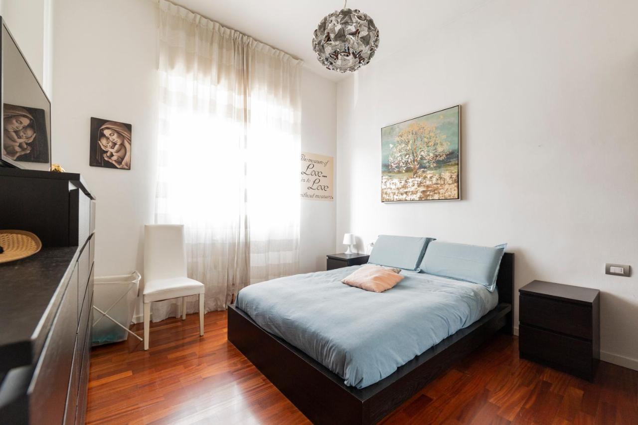 Milano Calvairate Balcony Apt Buitenkant foto